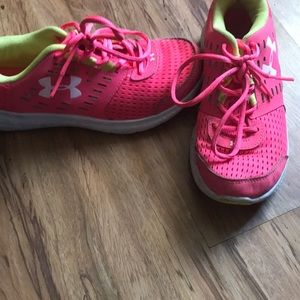 Girls under armour size 2Y
